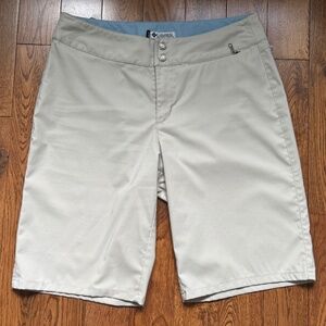Columbia - Cream GRT Short